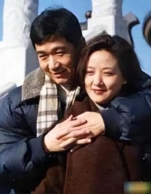 回顾张国立与罗秀春离婚34年他再婚有烦恼她至今单身牵挂儿子