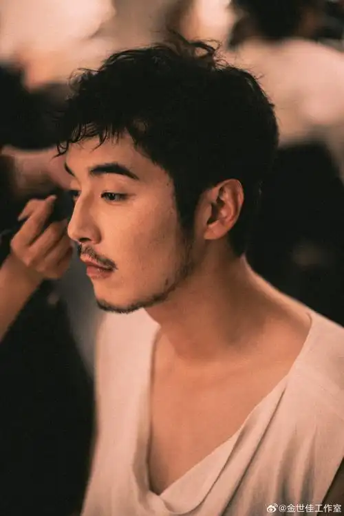 #话剧卡利古拉##金世佳30岁の日常#