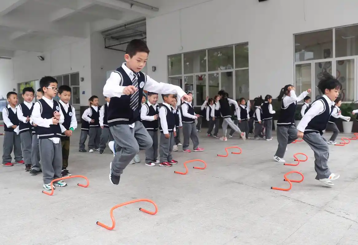 全民健身萌娃们的快乐体育课