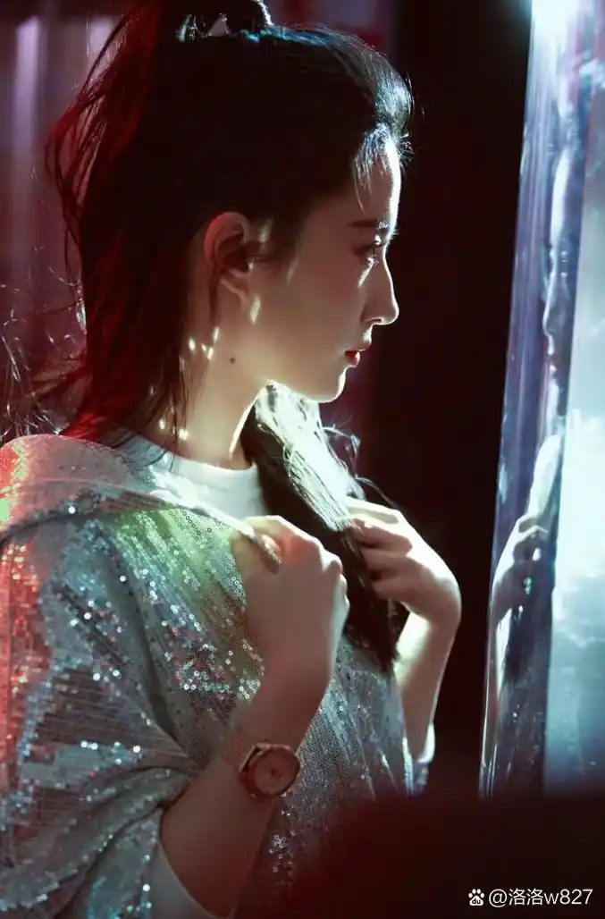 刘亦菲# 刘亦菲高马尾造型,侧颜无敌,人间绝色[亲吻]