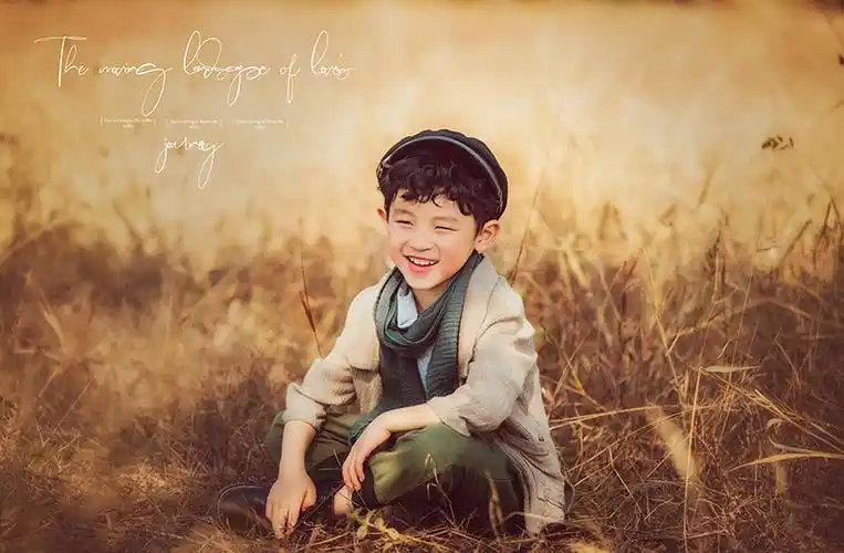 摄影师吉平的儿童摄影作品《复古小男孩》