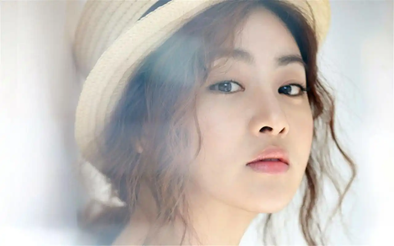 韩国美女演员姜素拉森女系唯美意境写真桌面壁纸下载_日韩明星_壁纸