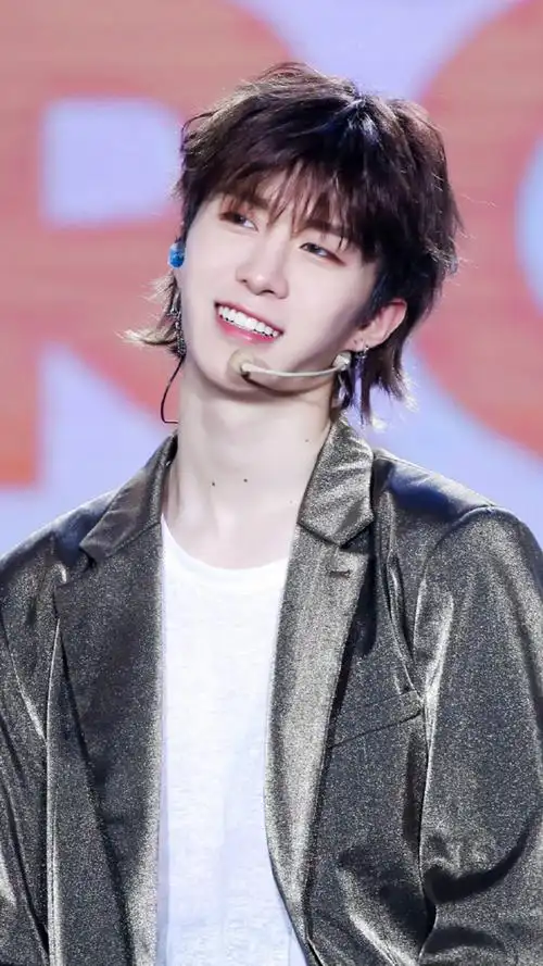 范丞丞帅气写真高清手机壁纸图片