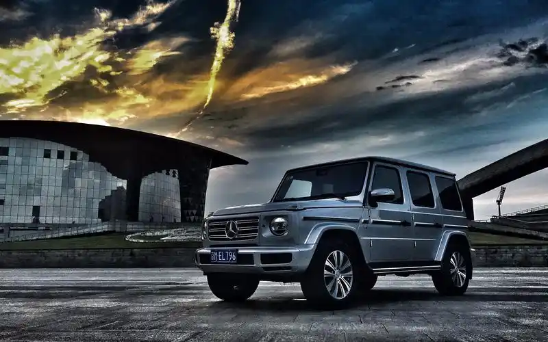 驶离公路的奔驰g500,真正的霸气才算开始