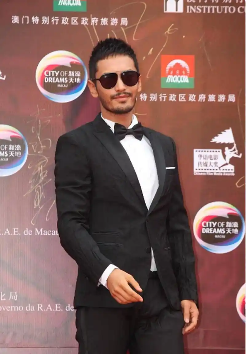 留胡须的黄晓明,你见过吗?说实话,还是没有胡子好看!