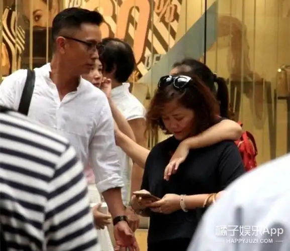 谢君豪和妻子婚后第五年才生下了女儿采湳.