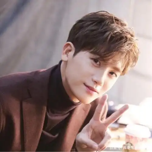阳光帅气的朴炯植,拥有一张理想男友的脸,你有没有动心?