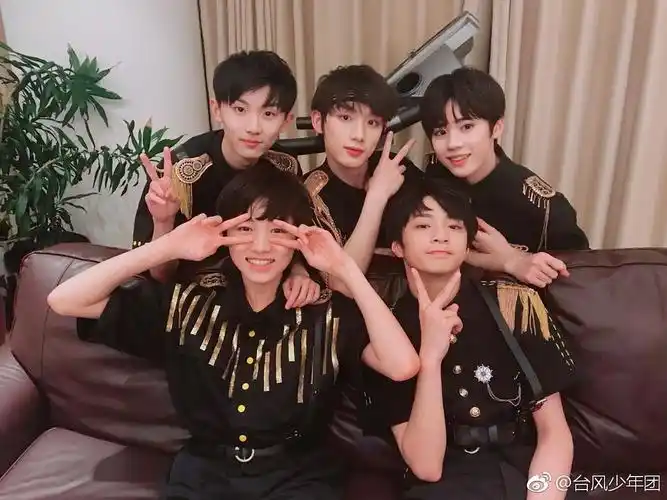 给台风少年团tyt占座啦