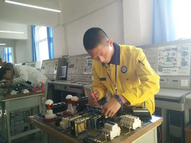 2019年云南省职业院校学生技能大赛昆明工职院分赛区"维修电工技能"赛