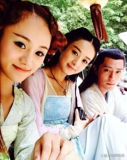 她被赵丽颖一手带火风光时谭松韵都给她做配如今却不见踪影