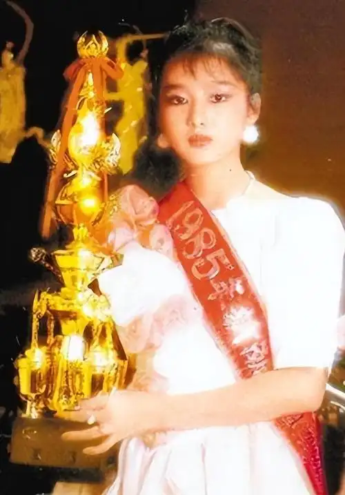 比起家世来说,刘德华更是差之千里,朱丽倩是不愁吃穿的千金,刘德华