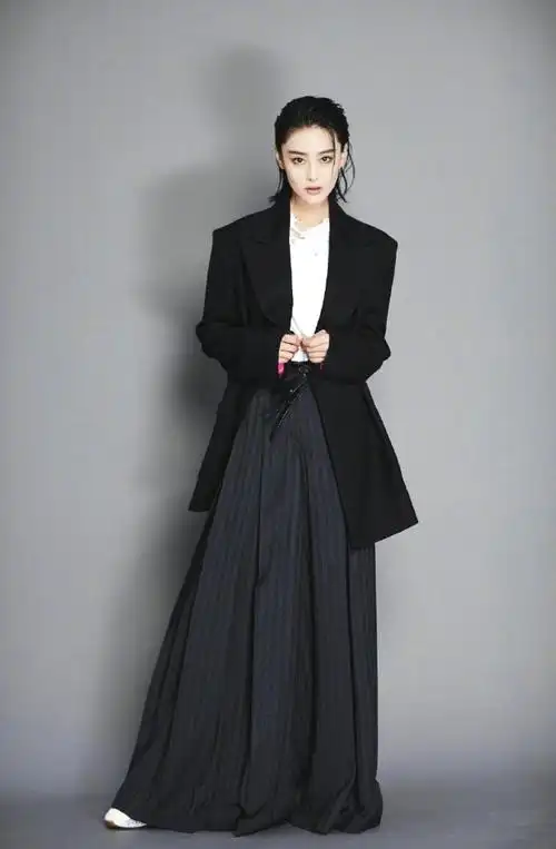 短发美女张馨予 日式西装俏皮炫酷