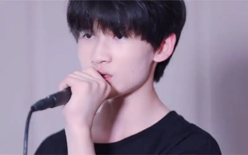 tf家族三代余宇涵声乐练习室需要人陪