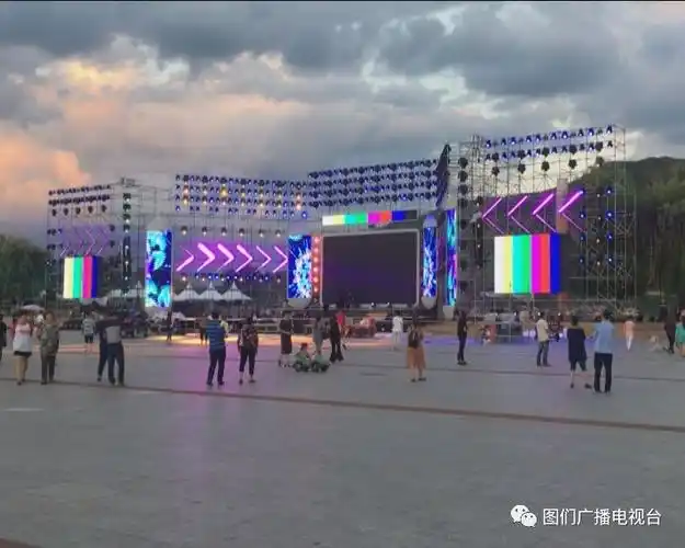 2018中国图们江文化旅游节图们江广场主舞台搭建工作完成