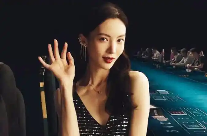 同为北舞校花,金晨成40亿票房女王,李一桐痴迷偶像剧