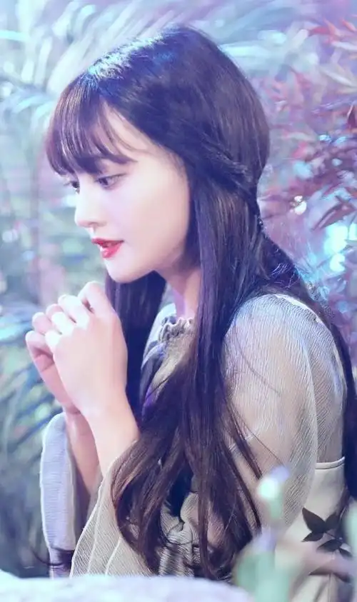 郑爽不愧是清纯美少女人比花娇灿烂笑容暖化心灵