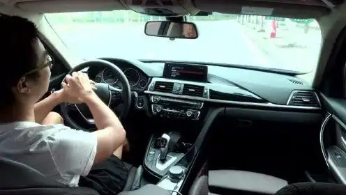 0:04:33上传者:开车老油条时 间:2020-11-01看后视镜判断后面