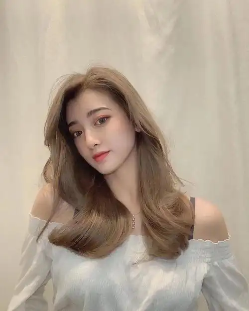 今日推荐:亚麻黄色暖色系首选&亚麻黄色最能让肤色显白嫩的染发颜色是