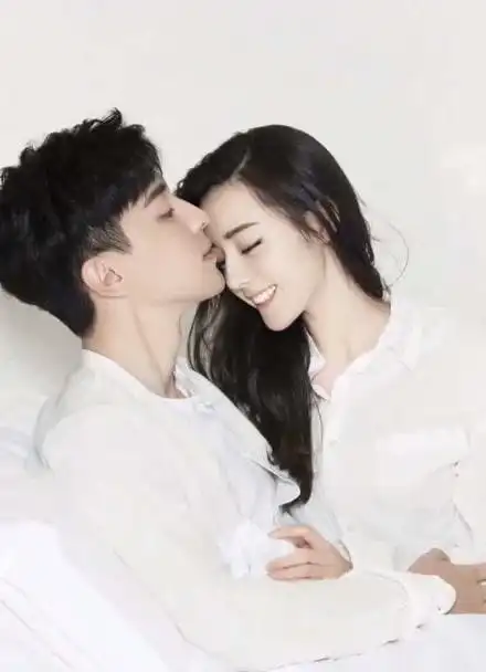 邓伦迪丽热巴白色配一对