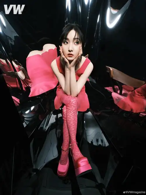 郑乃馨×《vwidol》杂志一月封面大片释出!