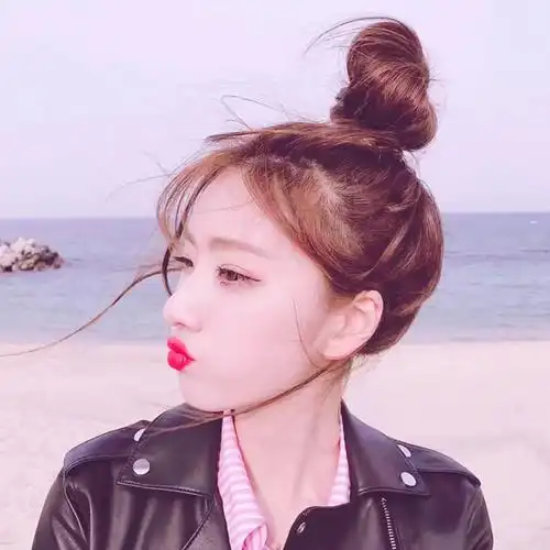 红唇丸子头软妹子头像