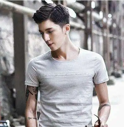 鬓角短发男生发型帅气撩人的鬓角短发尽显男人本色