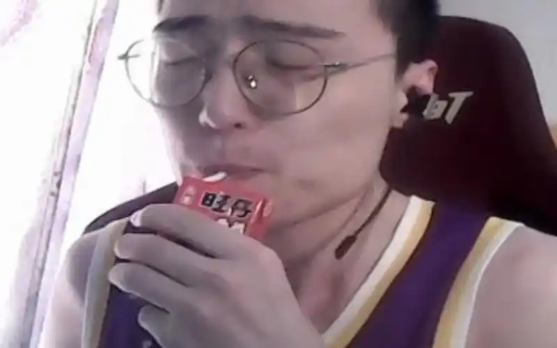 牛奶泡灵芝作用与功效(牛奶泡灵芝:提高免疫力,缓解压力)