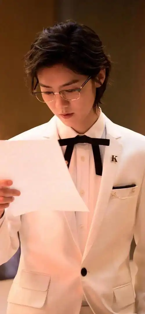 帅哥系列壁纸,一直以其独特的风格和魅力吸引着广大粉丝的喜爱.