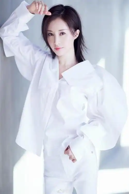 百变演员舒畅解锁主播新身份创新剧情风直播间