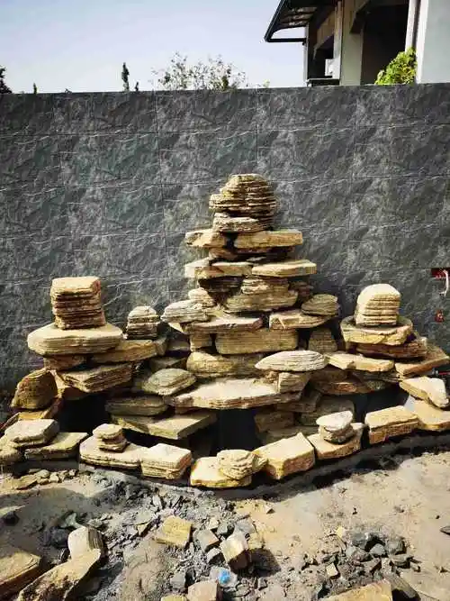 别墅小庭院制作小型鱼池假山景观 黄色千层石假山水池流水 安装