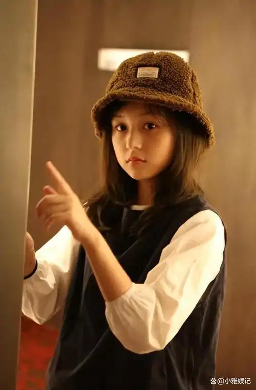 2岁出道年入百万,因长相漂亮被禁止整容的刘楚恬,如今长成啥样