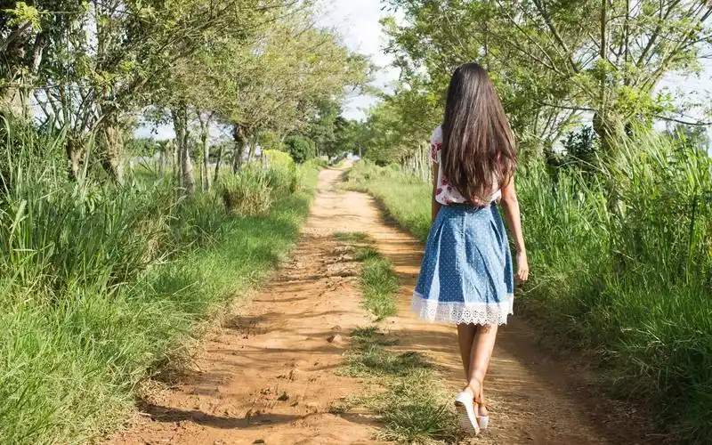 一个人安安静静的发呆着