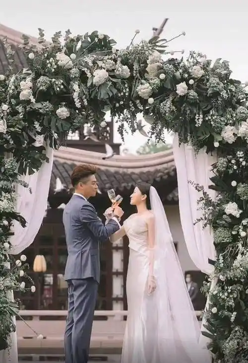 好几代了,最初一姐是朱丹,后来"嘴皮子很溜"的华少爆红,高以翔事件后