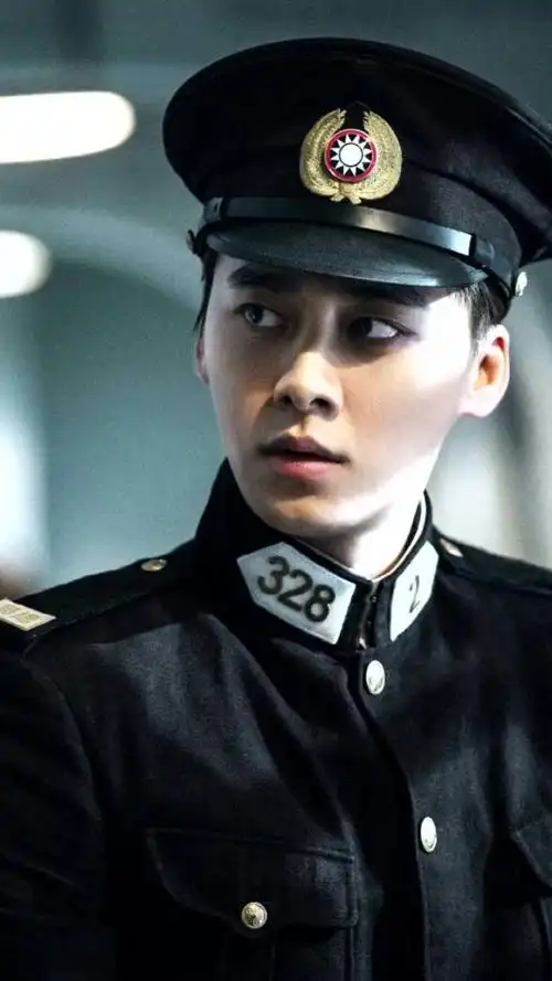 《隐秘而伟大》李易峰扮演小警察顾耀东