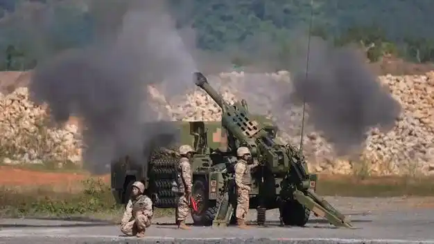 怎么看这个事呢?首先,解放军这是这个月第二次,在中缅边境实弹演习了.