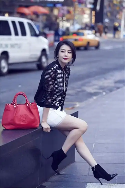 高圆圆时尚纽约街拍写真 经典黑白演绎冬季浪漫