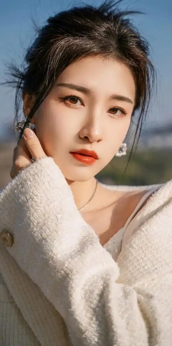 杜雨宸# 清纯甜美的容颜,白皙水嫩的肌肤,婀娜多姿的身材,直白圆润的