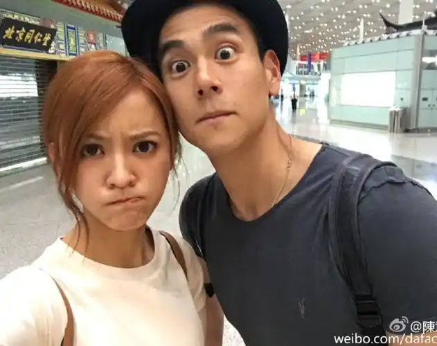 陈意涵彭于晏偶遇做鬼脸也能配一脸啊