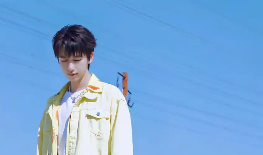 贺峻霖台历花絮壁纸最后两张最帅