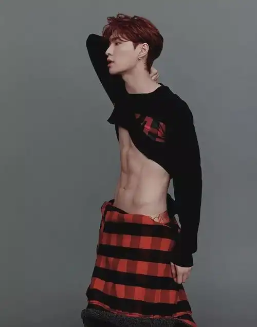 张艺兴拍新款ck写真小腹肌明显还会被骂吗