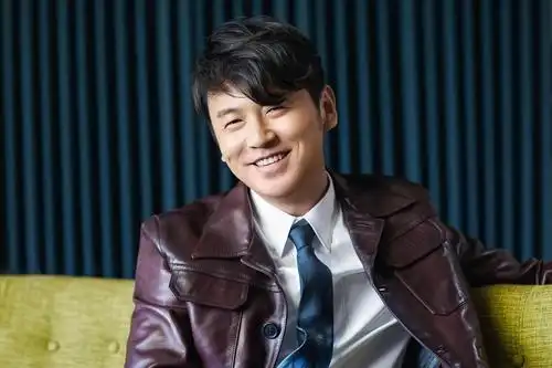 近日,雷佳音妻子翟煦飞晒出了一组海边度假照,照片中的翟煦