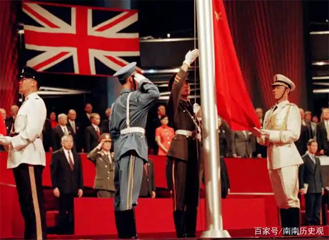 1997年6月30日,熊自仁少将率500多军入驻香港,3年后晋升为中将