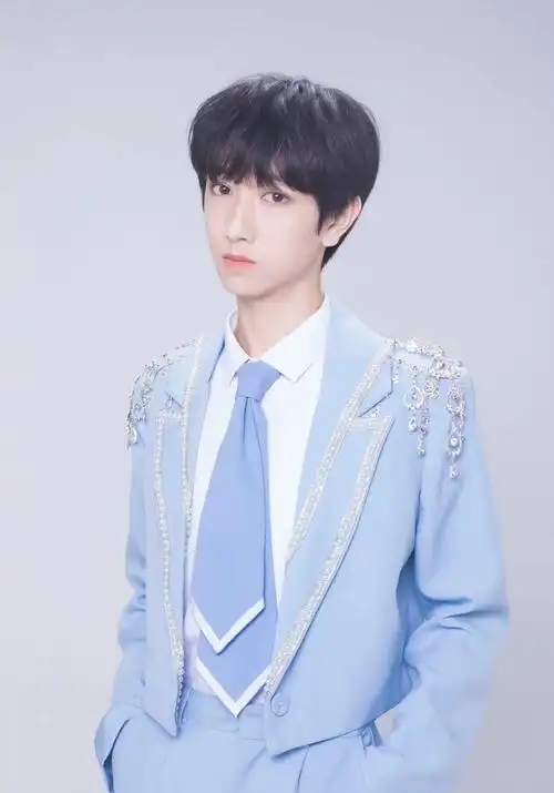 tf家族三代公式照～元气满满的弟弟们