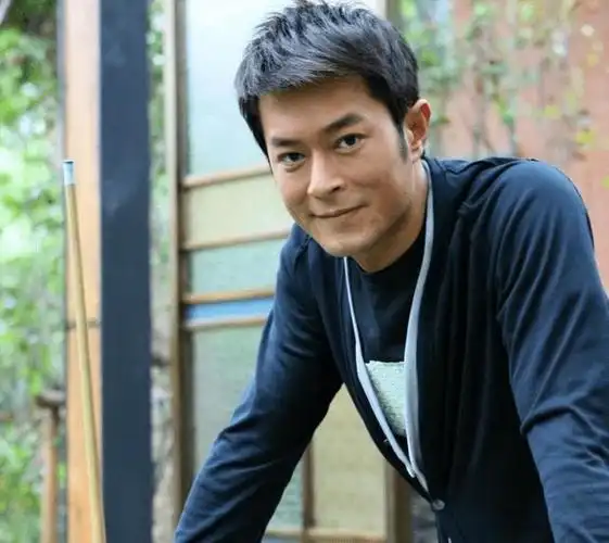 纪实古天乐一部手机用八年,14年捐上百所学校