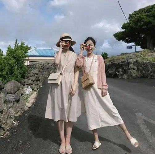 也是独特的方式呢闺蜜穿同款衣服一起出镜ins:hyamiiiii拍个一千张 都