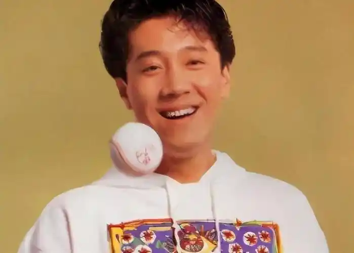 蔡国庆一张照片让网友集体破防:一个"混子",凭啥住十亿四合院_争议