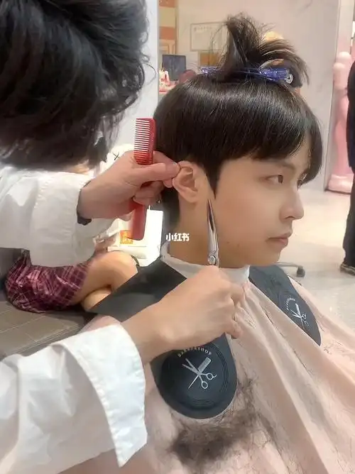 男生女生都可以剪的发型