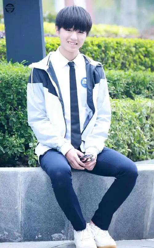 【那年今日】4月23日160423超少年密码拍摄"猫咪在落叶里打滚,晚霞