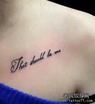 胸部英文字符纹身图案