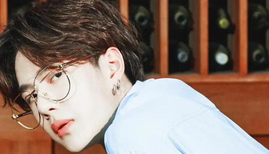 暖心男孩王一博休闲衬衫写真,高清壁纸图片,大陆明星-回车桌面